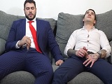 Magic Javi y Adrian Dimas se pajean juntos en el sofá! - Porno Español